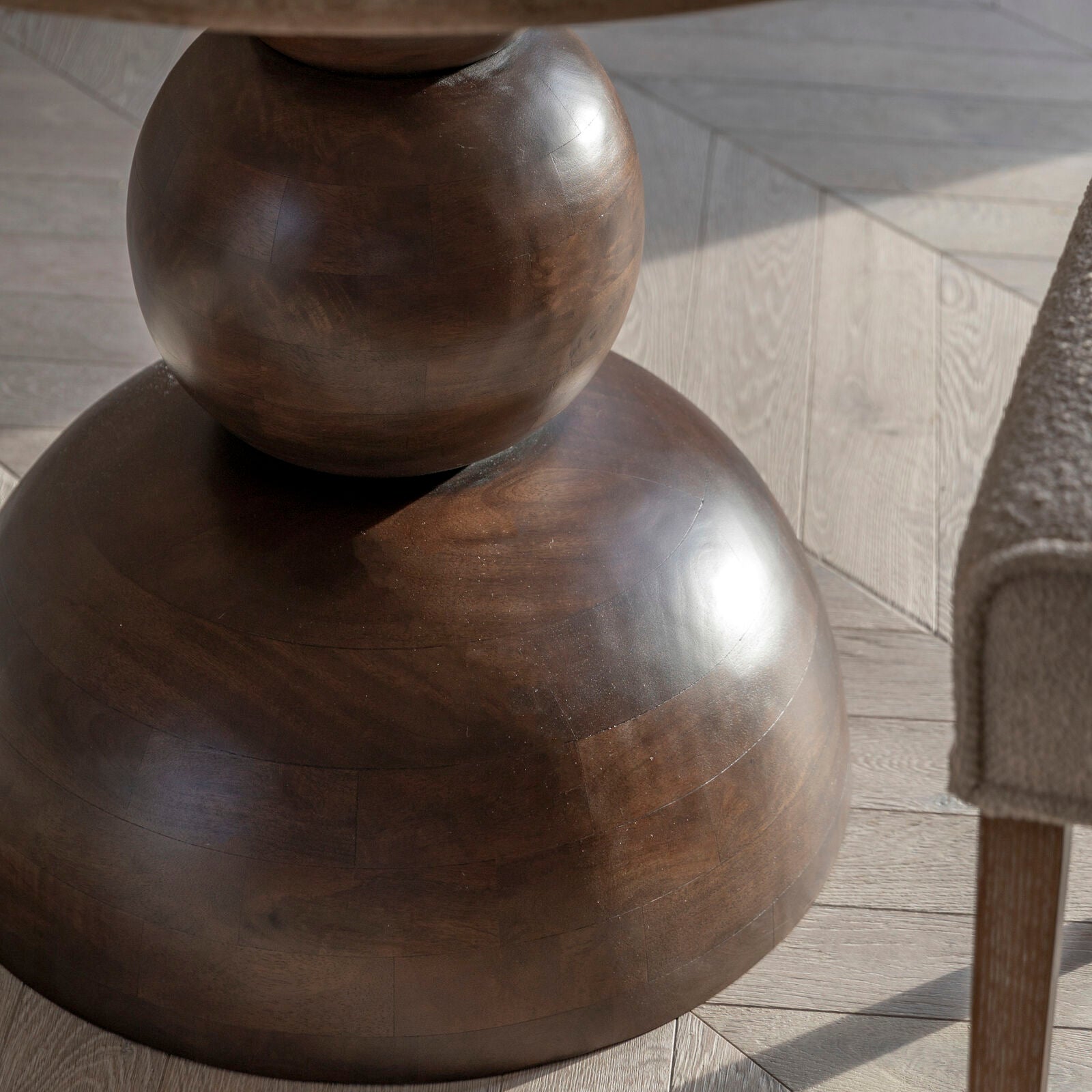 SCULPT ROUND DINING TABLE